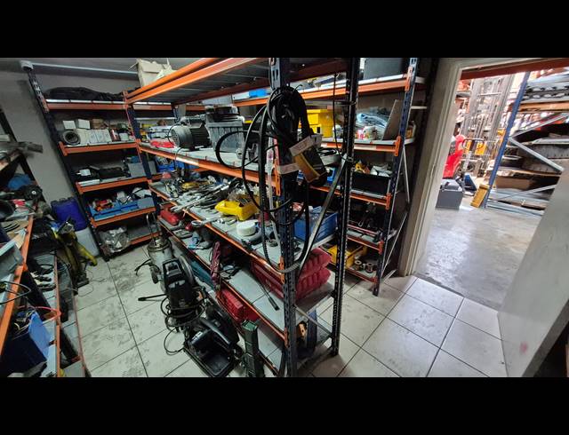 374M² FACTORY FOR SALE IN ANDERBOLT